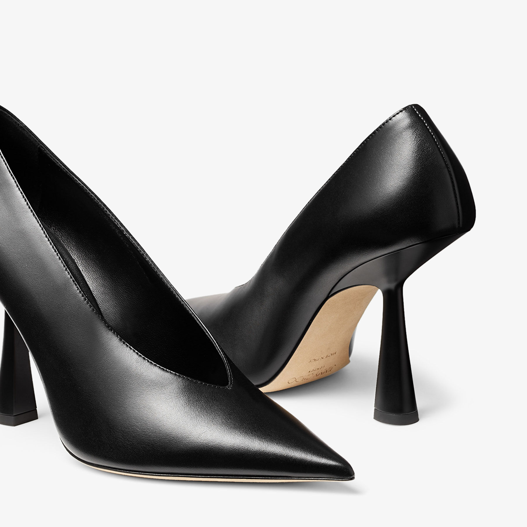 All online black pumps